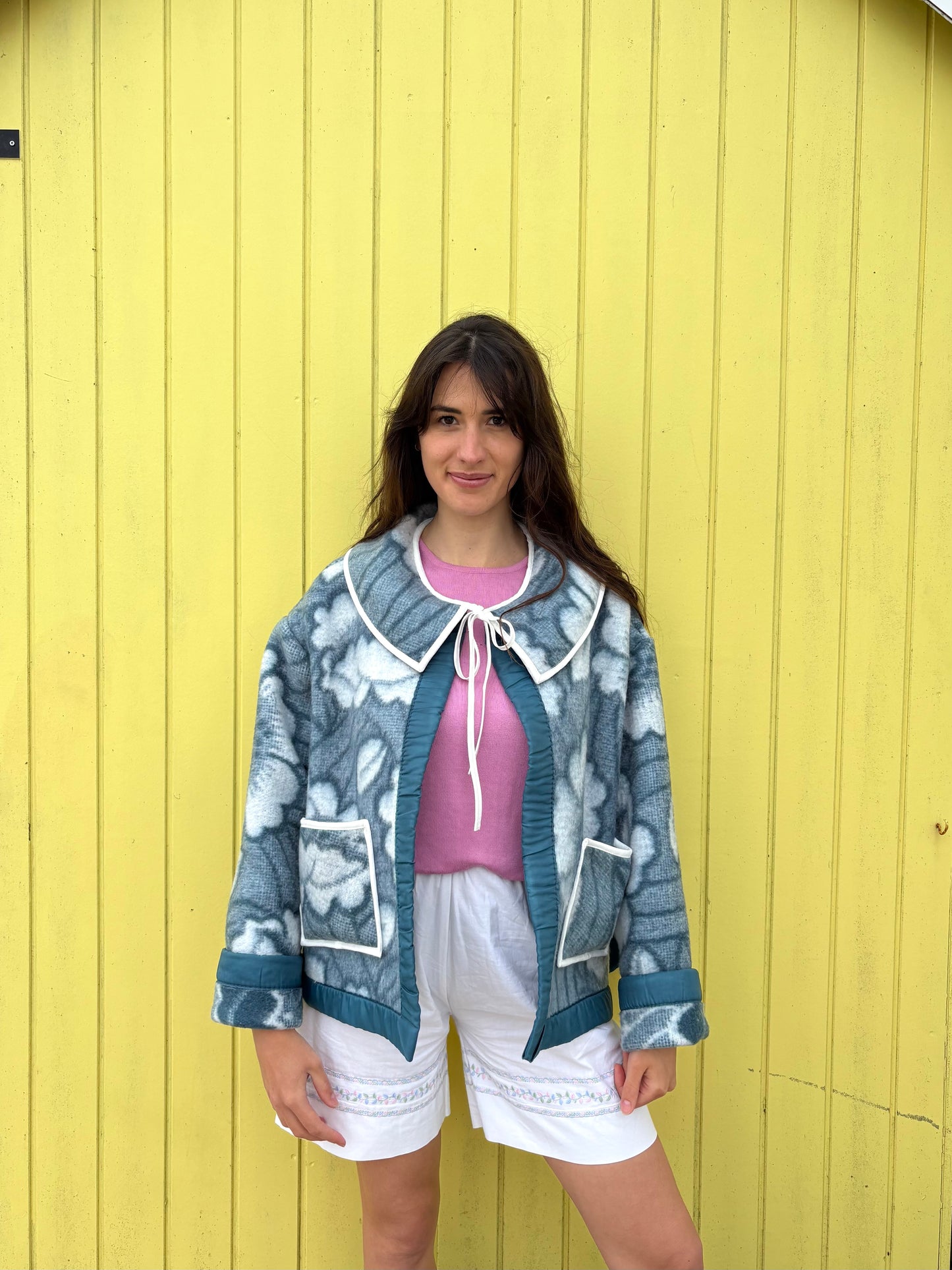 Veste à fleurs upcyclée