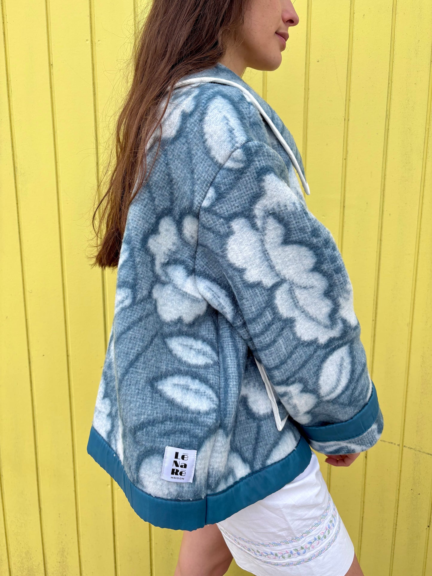 Veste à fleurs upcyclée
