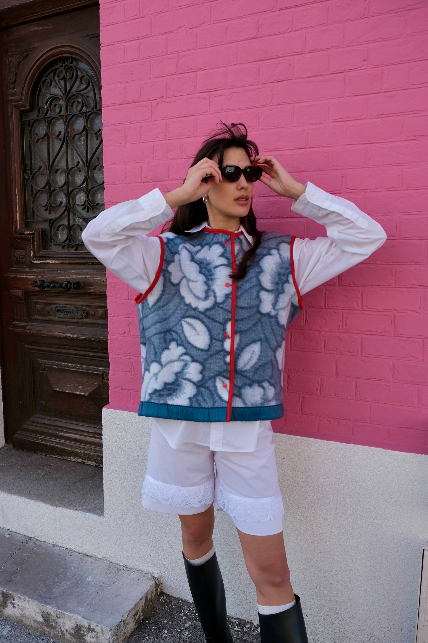Veste sans manches à fleurs upcyclée