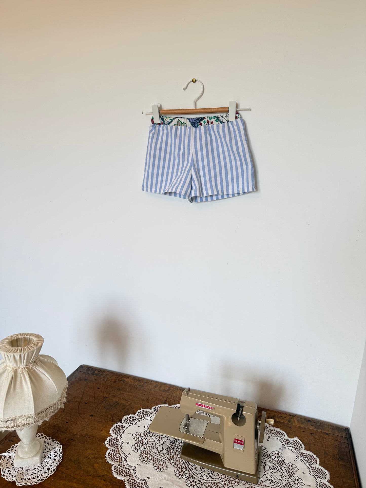 Short Chenapan bleu rayé - 2/4 ans