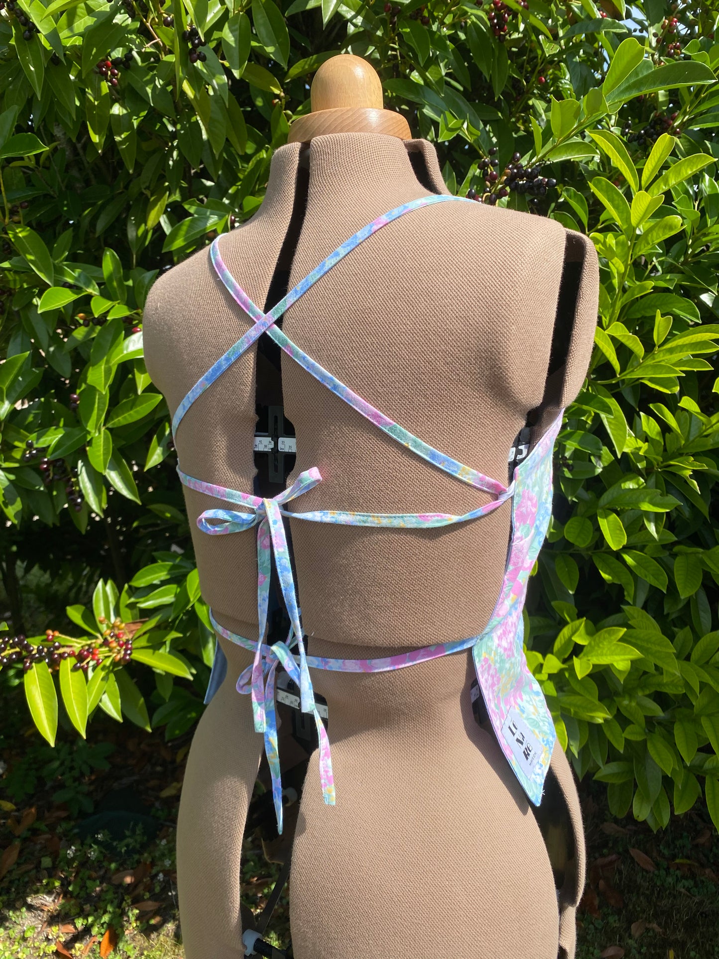 Top dos nu à fleurs pastels