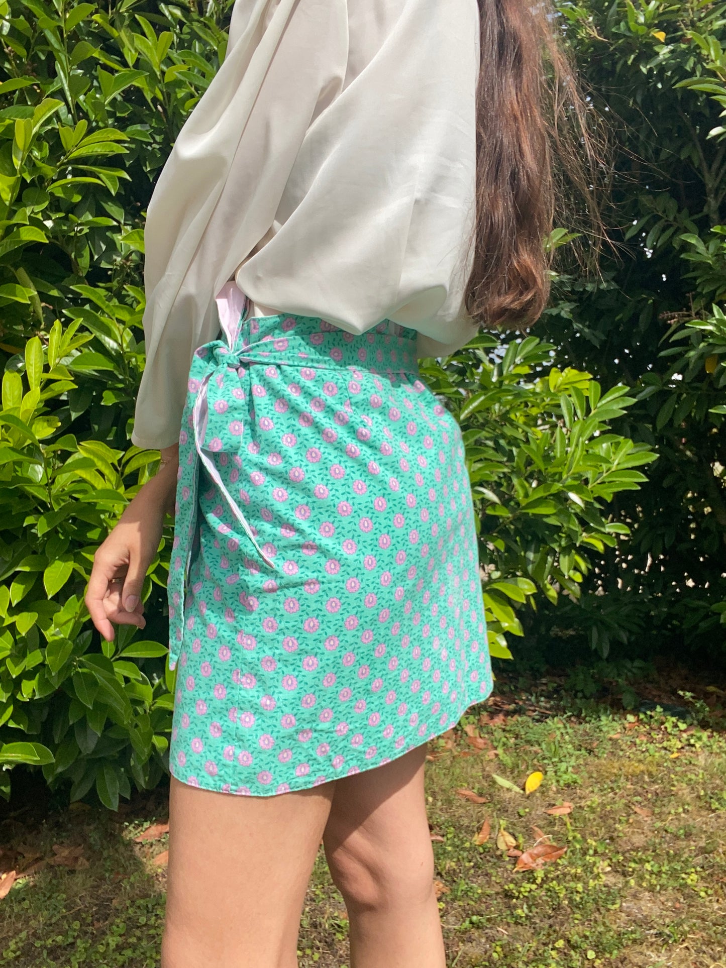 Jupe portefeuille verte à fleurs