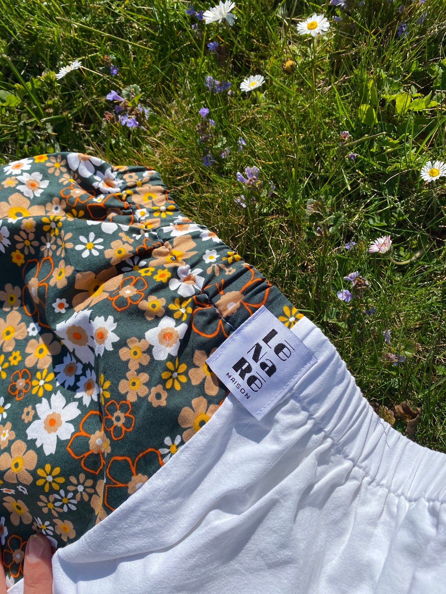 Short blanc et vert fleuri