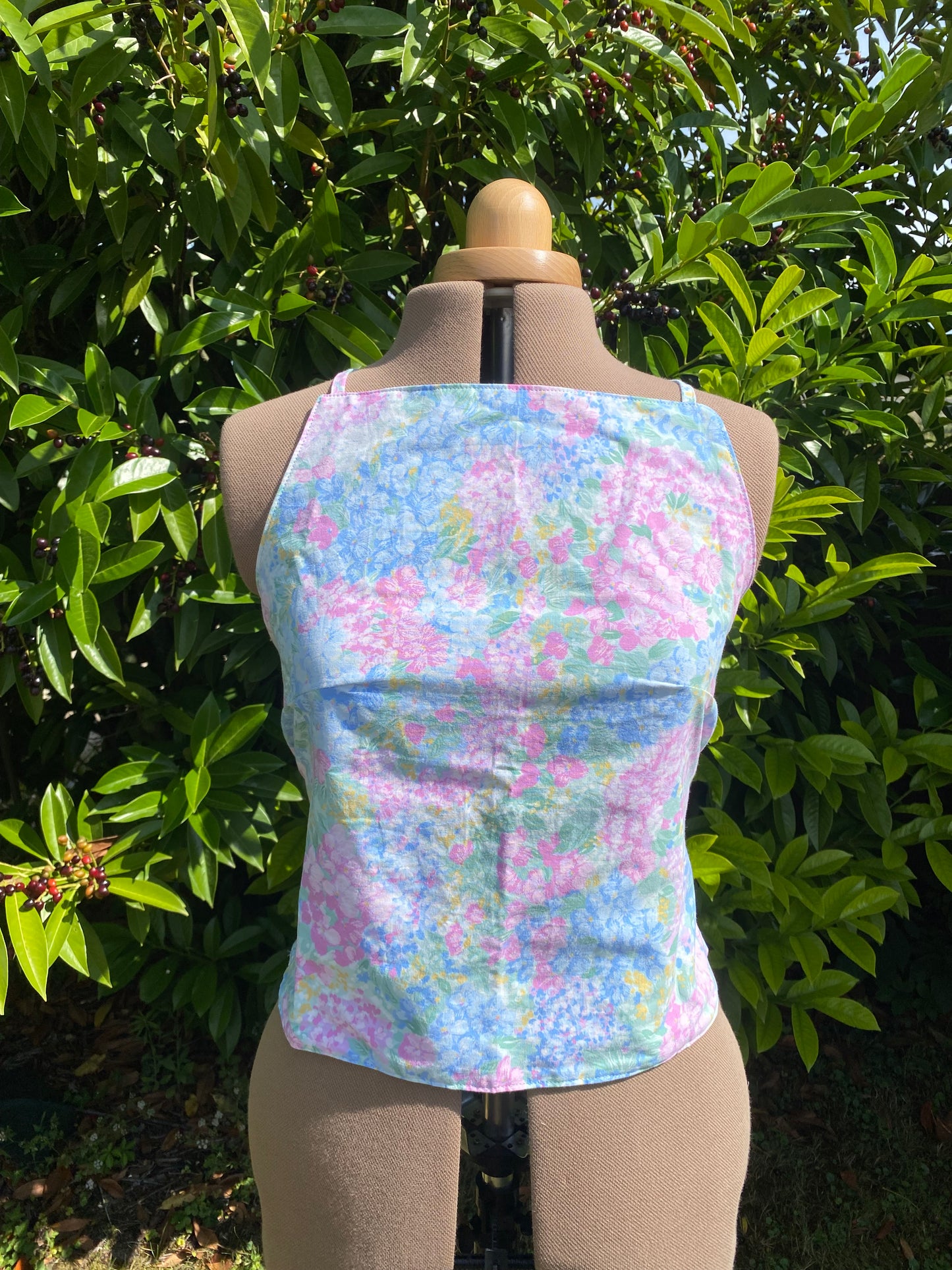 Top dos nu à fleurs pastels