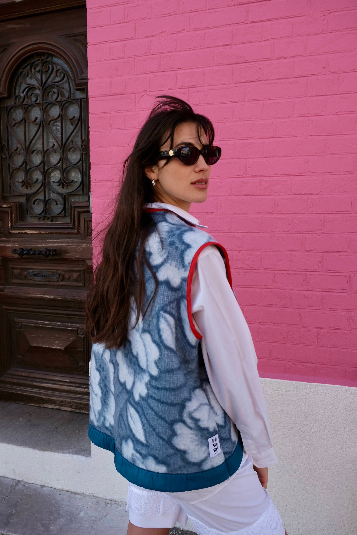 Veste sans manches à fleurs upcyclée
