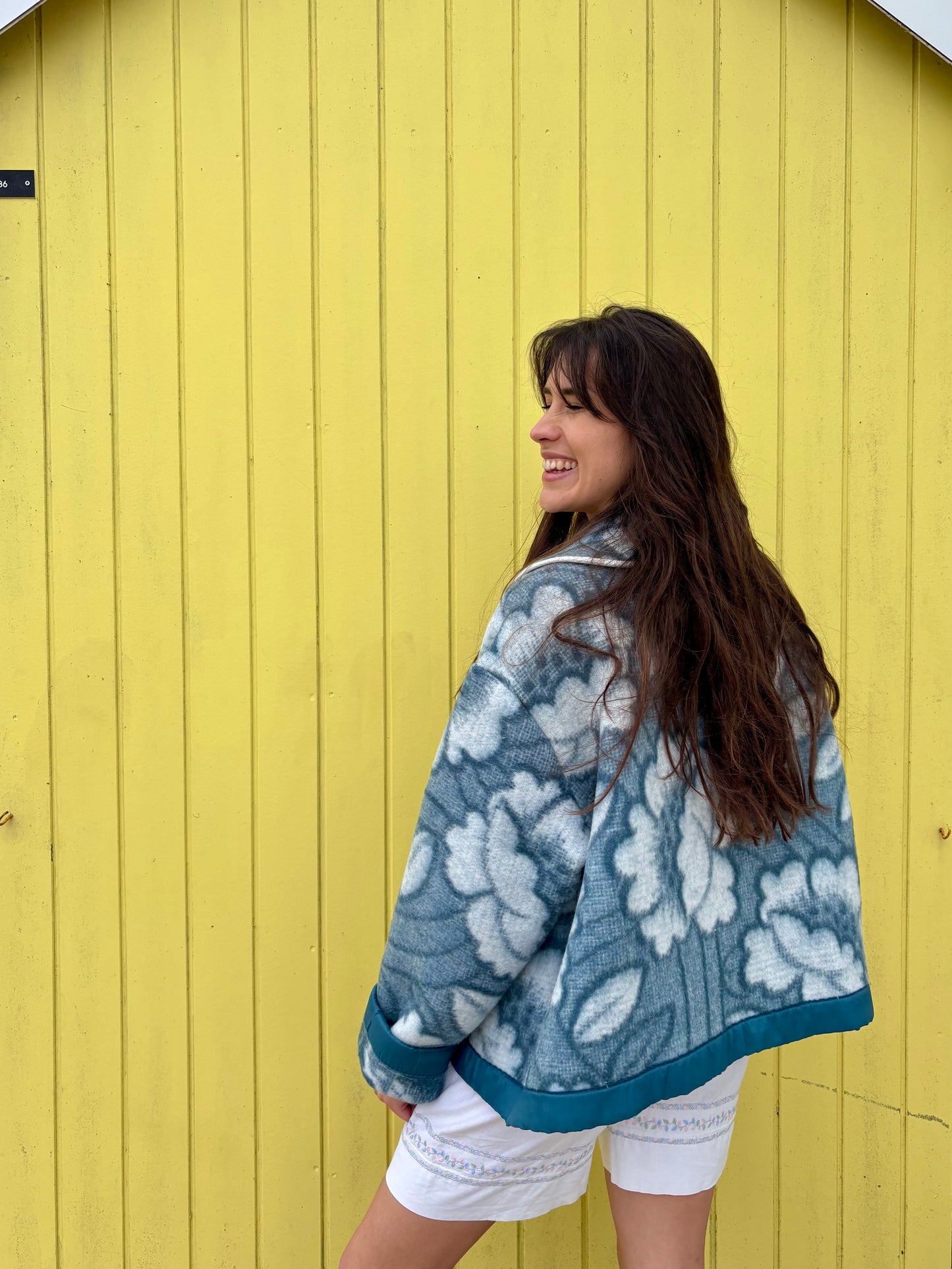 Veste à fleurs upcyclée