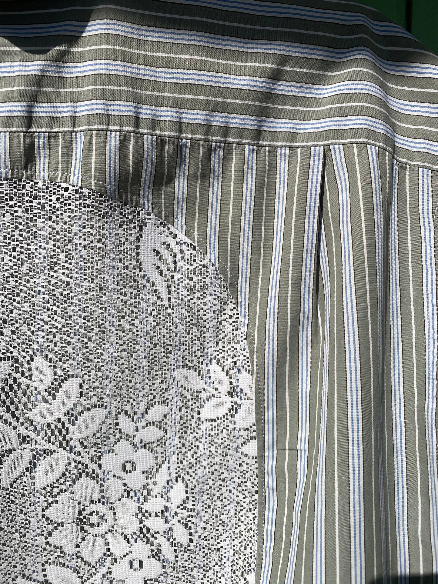 Chemisette Frisson verte/grise rayée