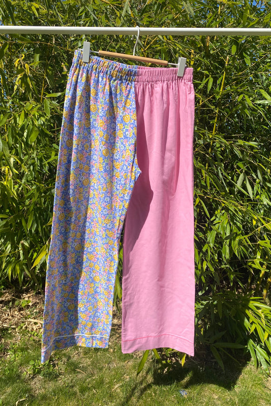 Pantalon rose et fleuri