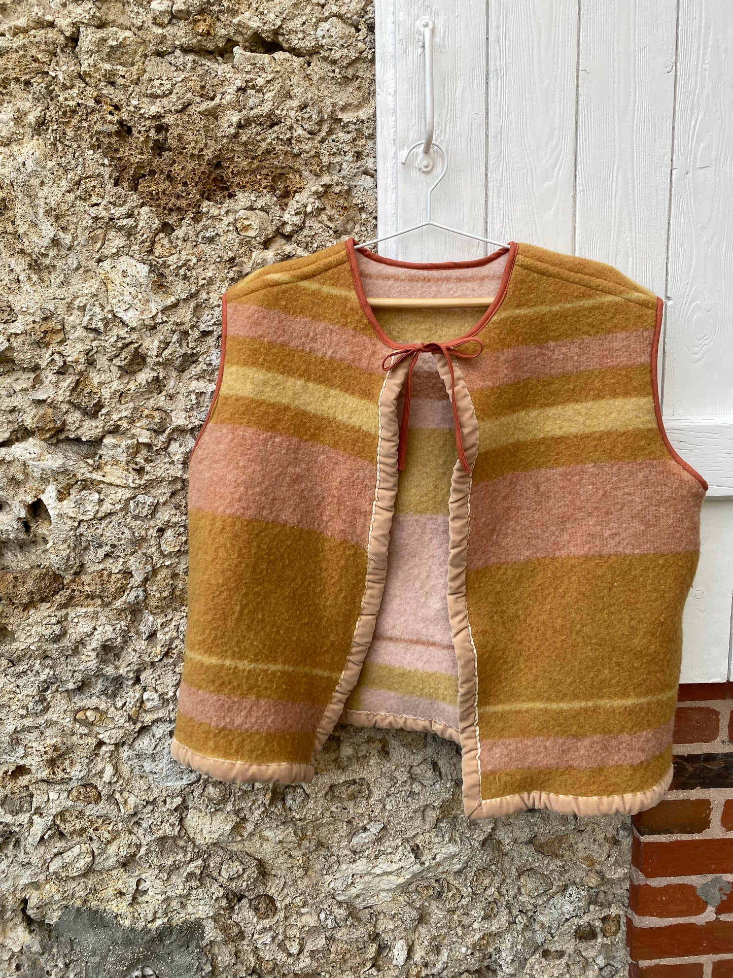 Veste sans manches Aurore à nouer