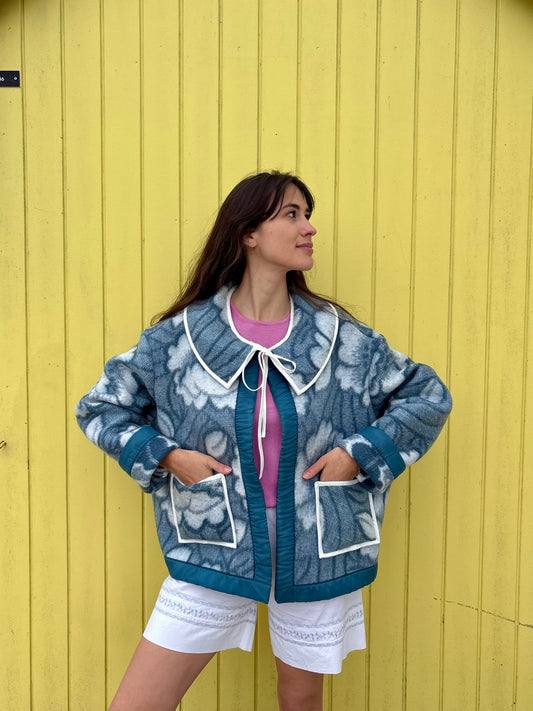 Veste à fleurs upcyclée